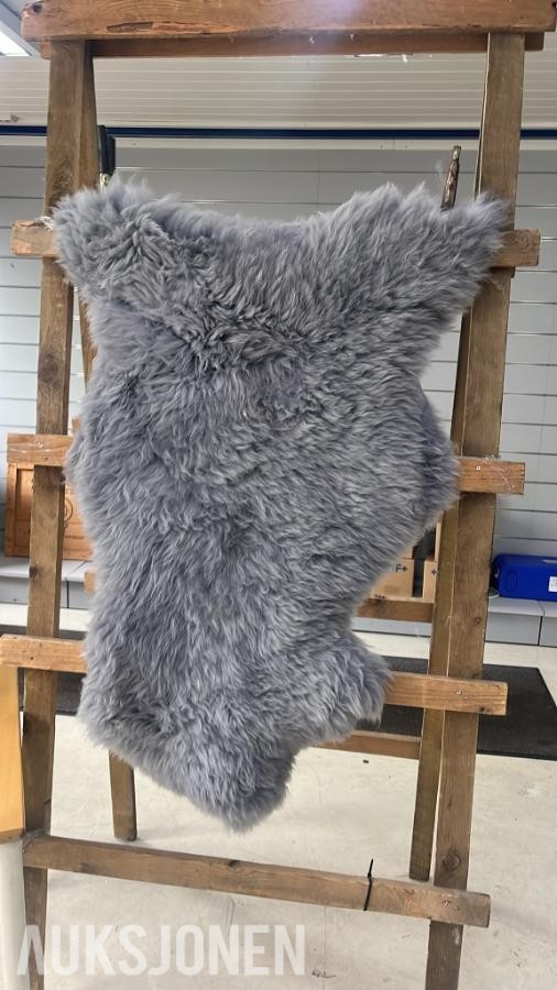 5 stk store  ekte saueskinn - kvalitets skinn